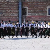 Tarihi-Hanlar-Bolgesinde-halk-danslari-soleni.jpeg