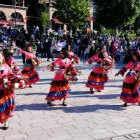 1783786231<em>290</em>Tarihi-Hanlar-Bolgesinde-halk-danslari-soleni.jpeg