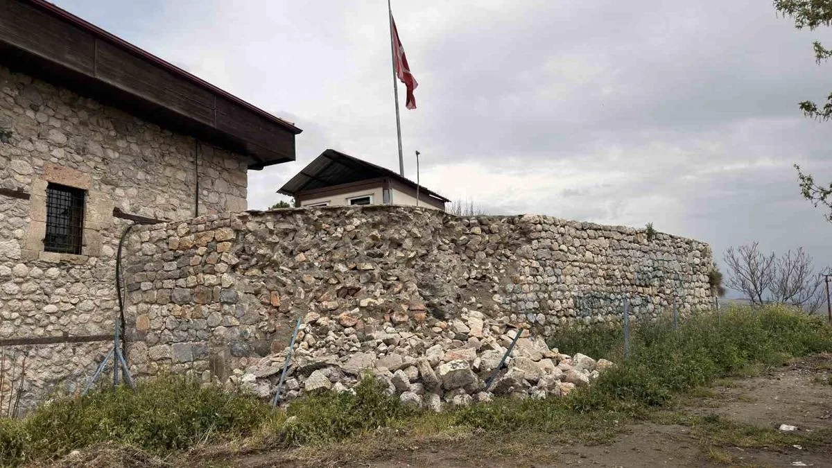 Tarihi Kalede Yağış Sonrası Hasar Tedirginlik Yarattı