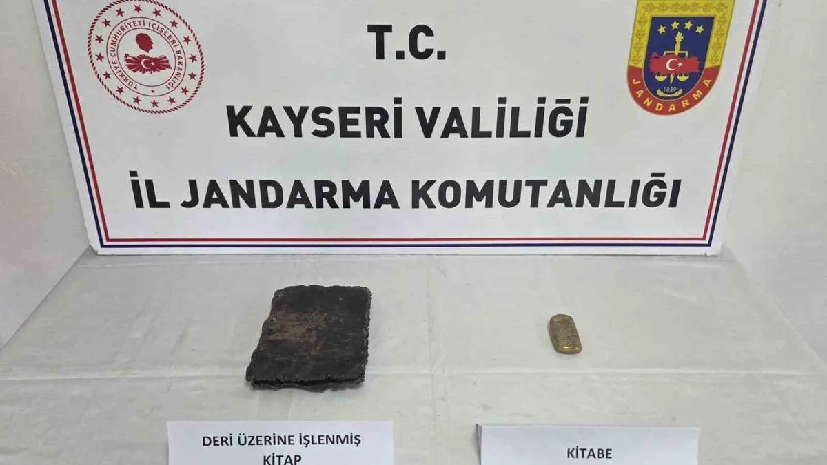 Tarihi Kitap ve Kitabe Ele Geçirildi!