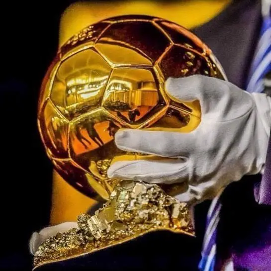 <p>Ballon d'Or'un 70. yıl d&ouml;n&uuml;m&uuml; kapsamında hayata ge&ccedil;irilen B.O.A.T. (Ballon d'Or Of All Time) girişiminde taraftarlar, &ouml;d&uuml;l&uuml; kazanan futbolcuların en iyi sezonunu belirlemek i&ccedil;in oy kullandı.</p>
