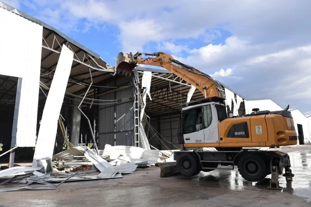 Tarım Arazisindeki Kaçak Depolar Yıkıldı!