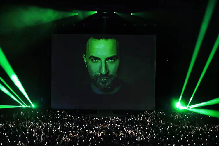 Tarkan, Avrupa Turnesi’nde Coşkuyla Sahne Aldı!