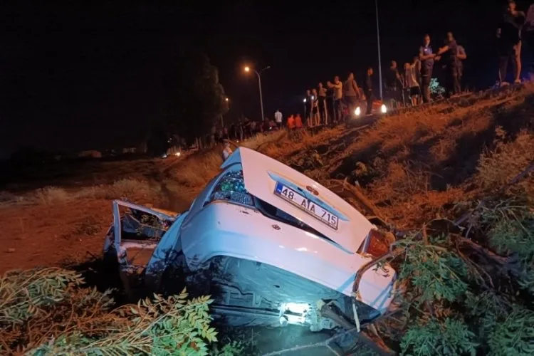 Tarlaya Uçan Otomobilde Can Pazarı!