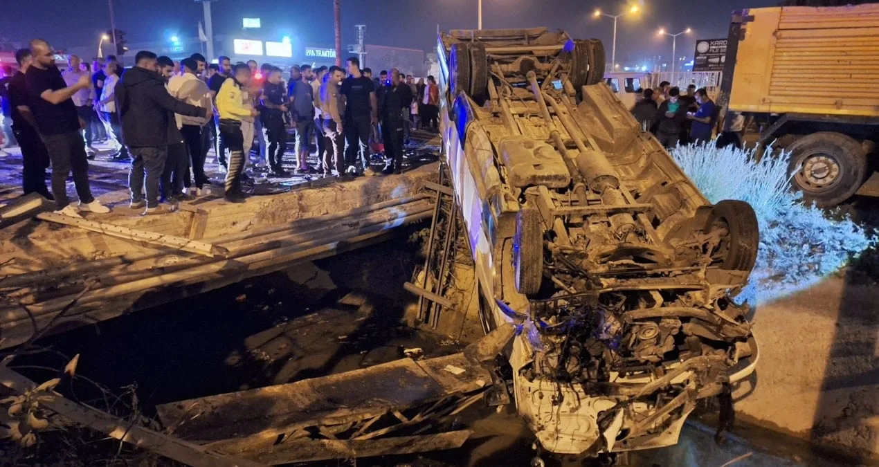 Tarsus’ta Minibüs ve Otomobil Çarpıştı: 11 Yaralı!