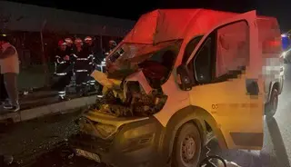 Park halindeki tıra ok gibi saplandı: 2 ağır yaralı