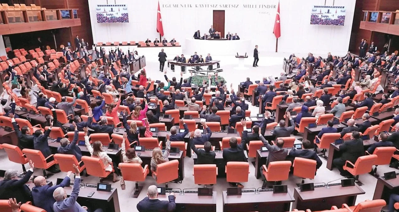 TBMM’de İstifalarla AKP Güçleniyor!