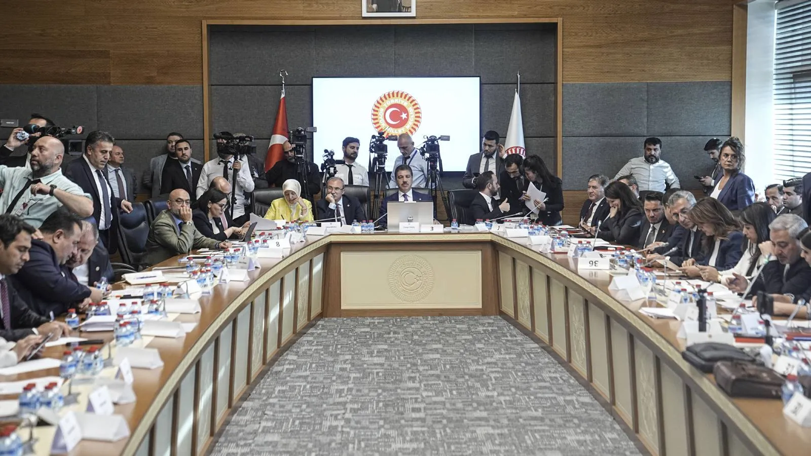TBMM’de Tarihi An: Çerçeve Yasa Geçti!