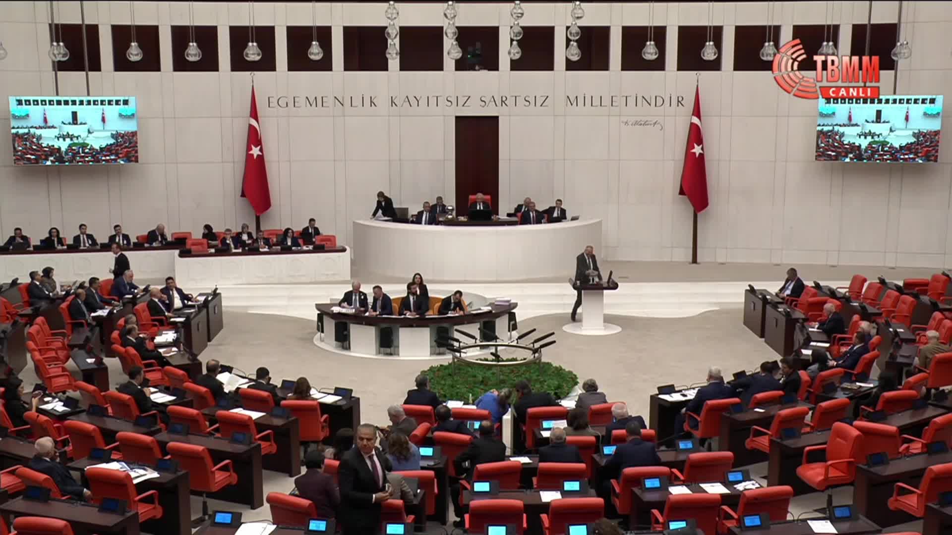 TBMM’de Tartışmalı Sosyal Medya ve Doğum İzni Düzenlemesi