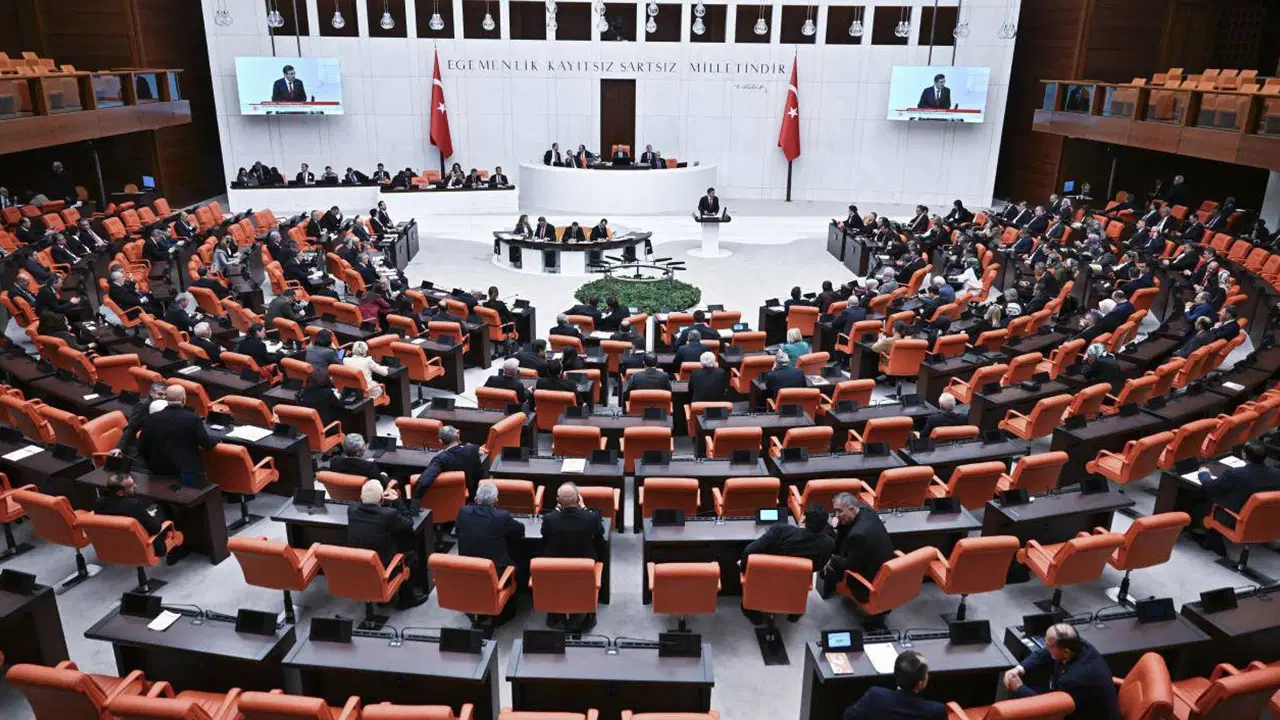 TBMM’de Trafik Yasası Görüşmeleri Yine Kesildi!