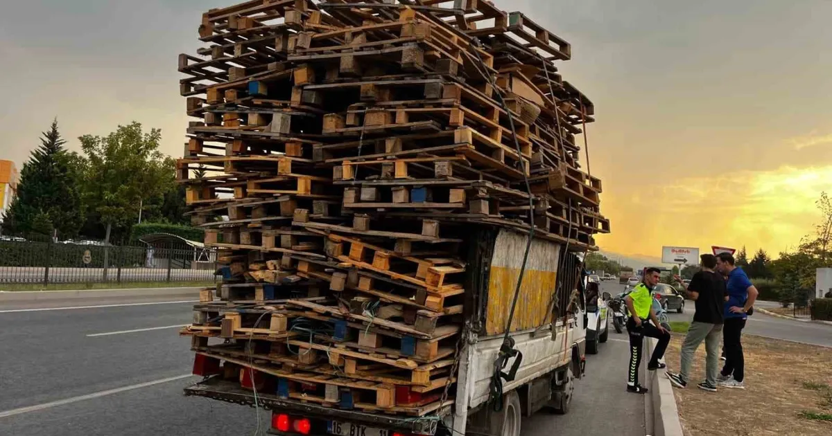 Tehlikeli Yük Taşıyan Kamyonete Cezai İşlem!