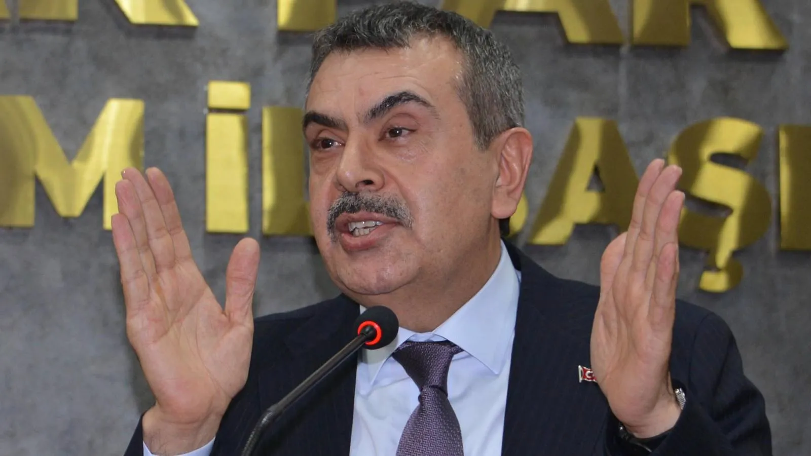 Tekin: CHP, Tosun Paşa Film Setine Döndü!
