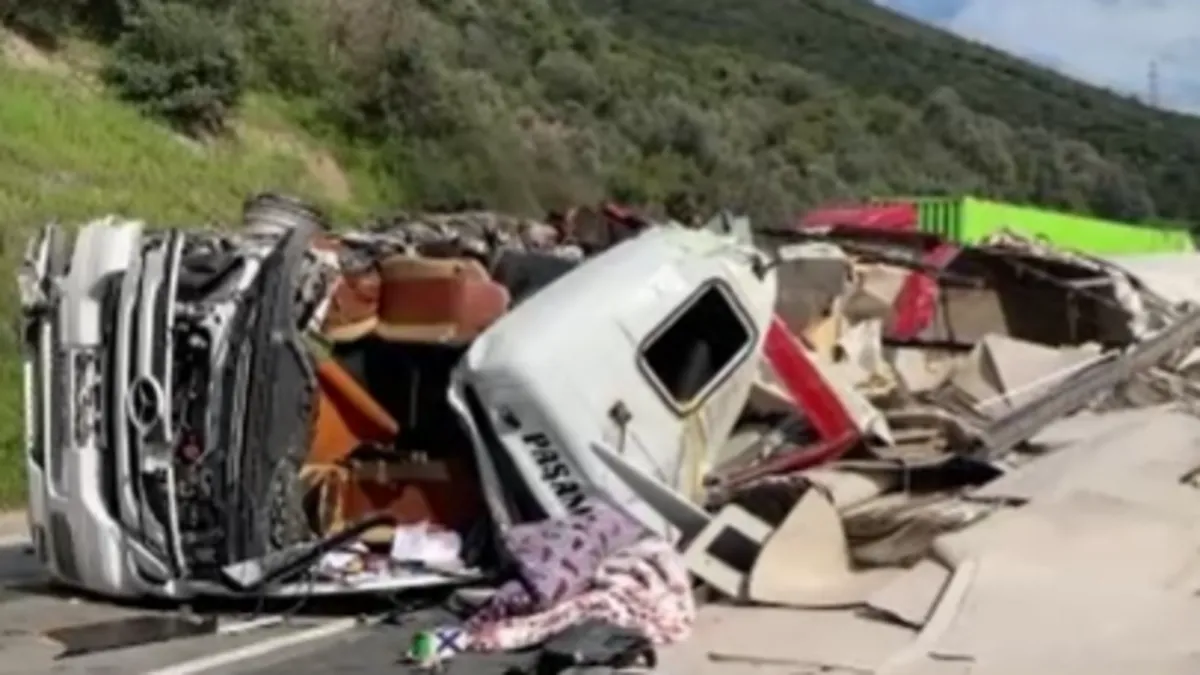 TEM Otoyolu’nda Tır Kazası: Trafik 3 Saat Kapalı kaldı