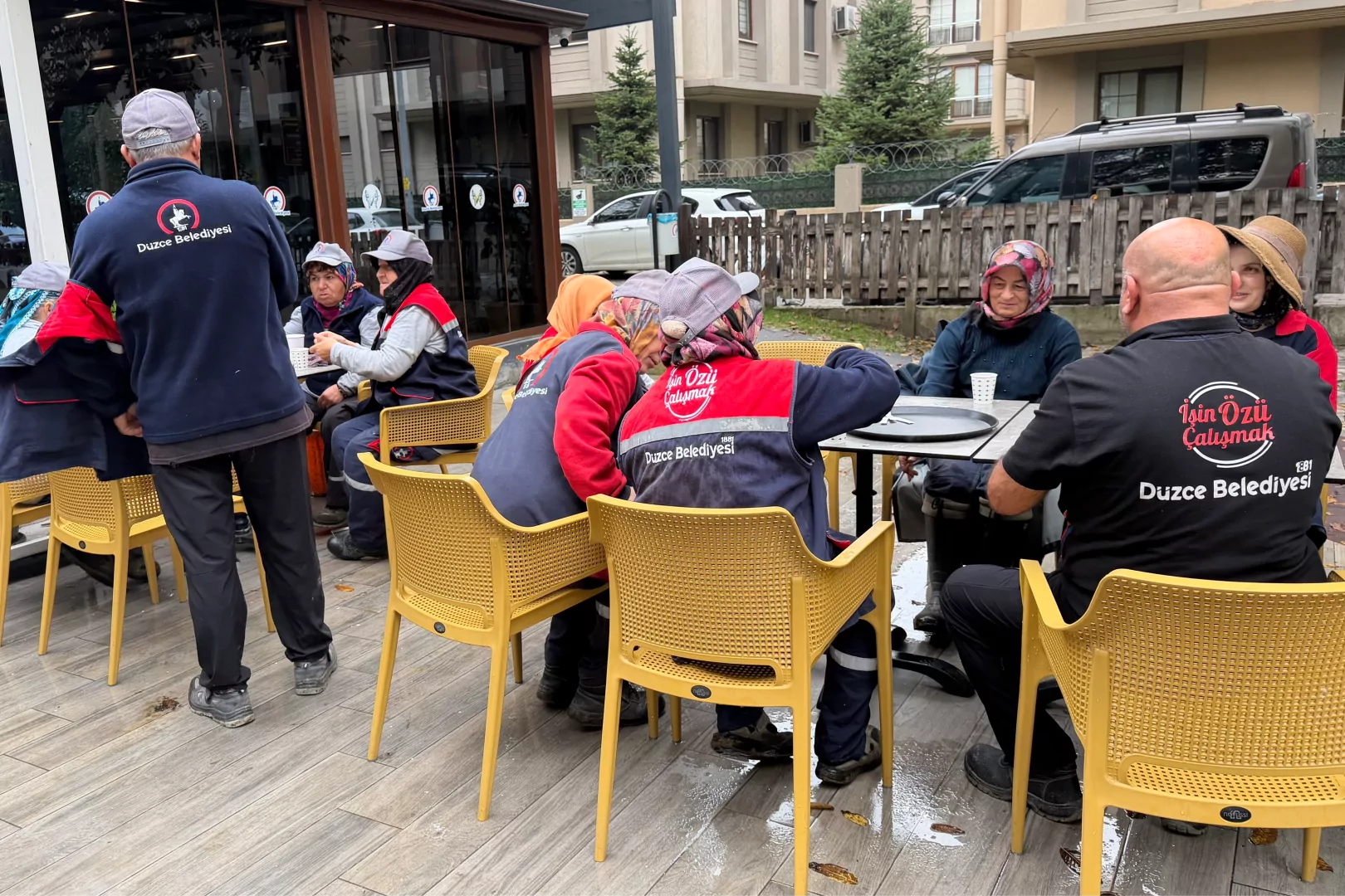 Temizlik Ekipleri Kusursuz Kafe’de Çay Molası