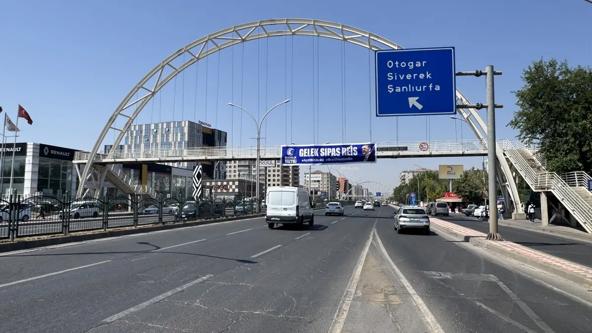 Diyarbakır da Cumhurbaşkanı Erdoğan a teşekkür pankartları 3