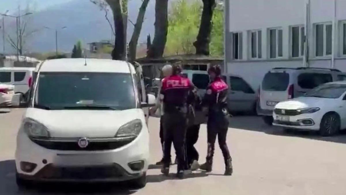 TikTok Canlı Yayında Bıçaklı Saldırı Şok Etti!
