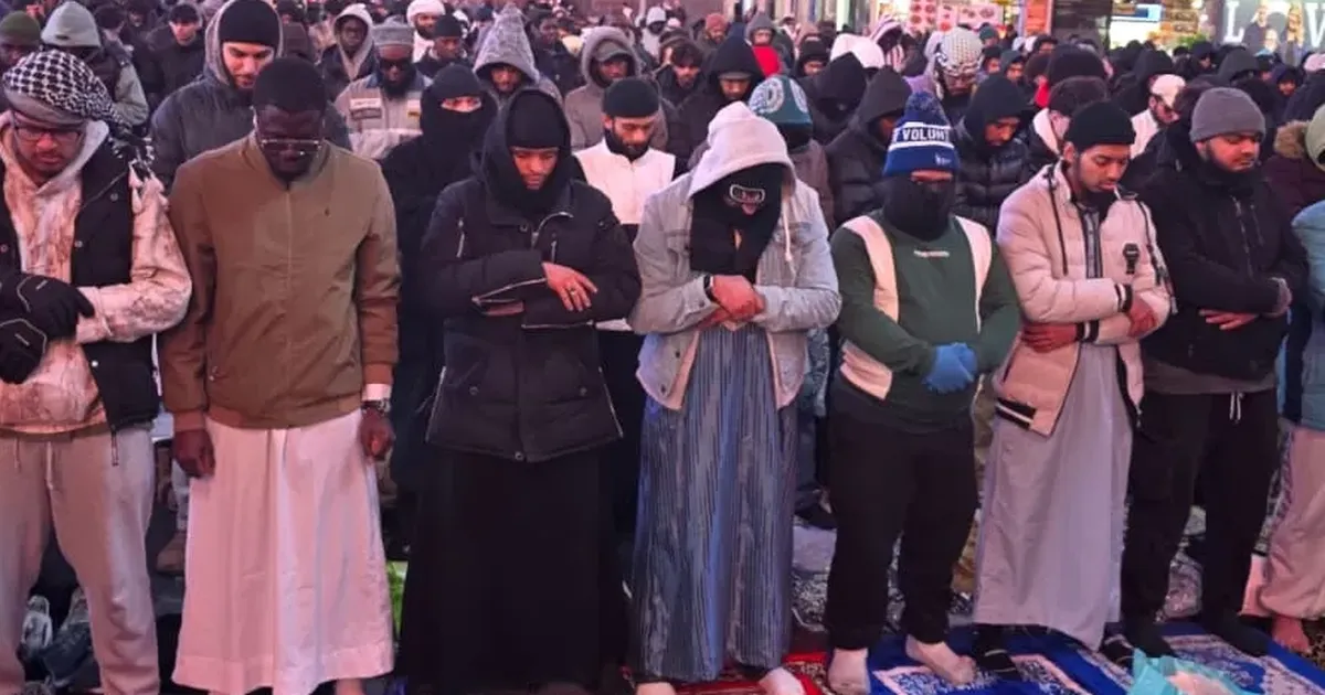 Times Meydanı’nda İftar ve Teravih Coşkusu!