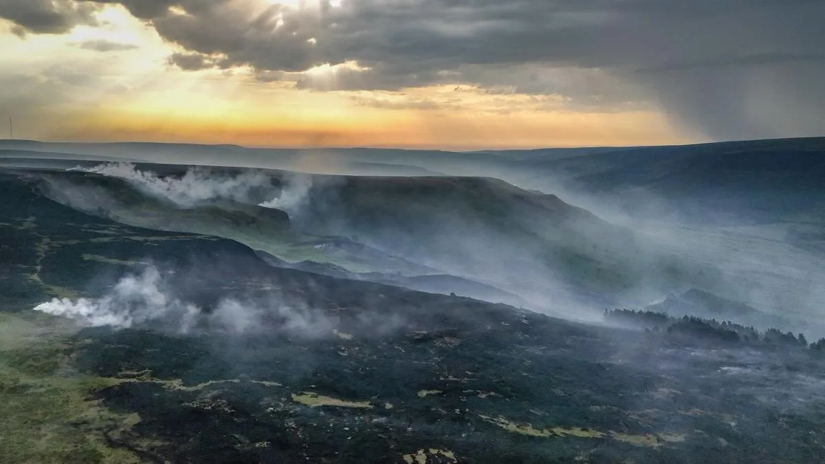 Tintwistle Moor’da Korkutan Yangın: 200 Hektar Yandı