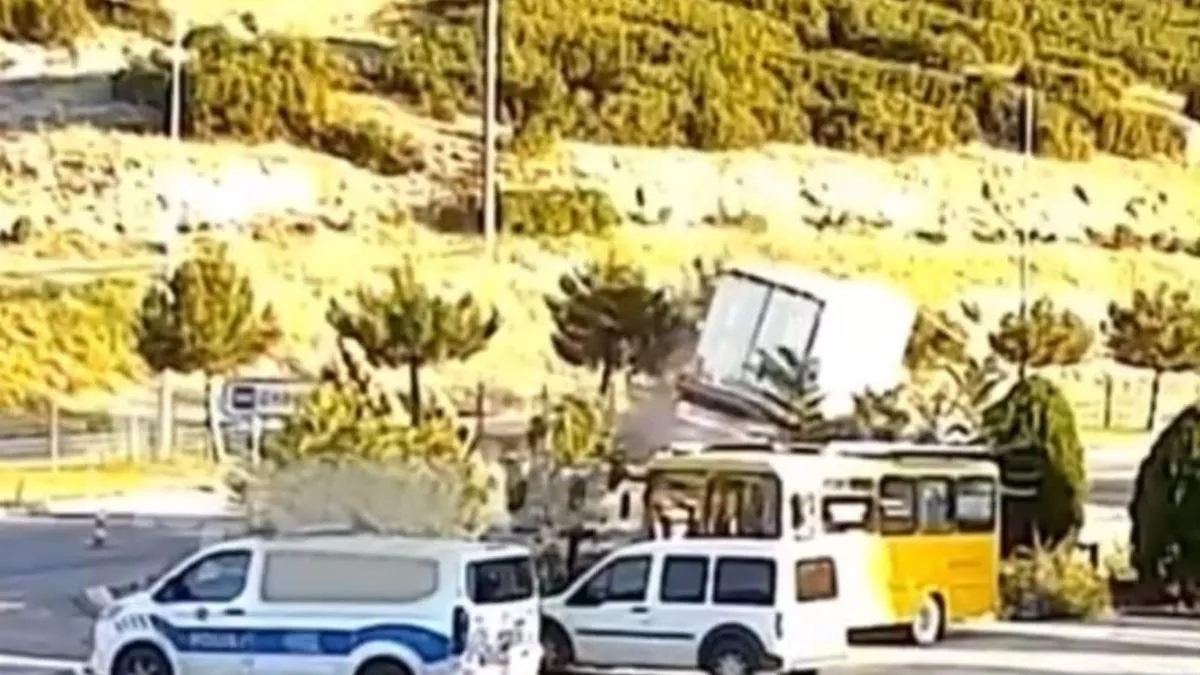 Tır Devrildi: Sürücü Yaralı, Kaza Kamerada!