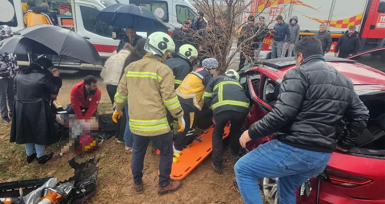 TIR ile otomobil çarpıştı: 1 ölü, 4 yaralı!
