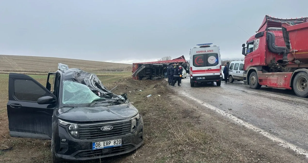 TIR’ın Devrildiği Kazada 2 Kişi Yaralandı