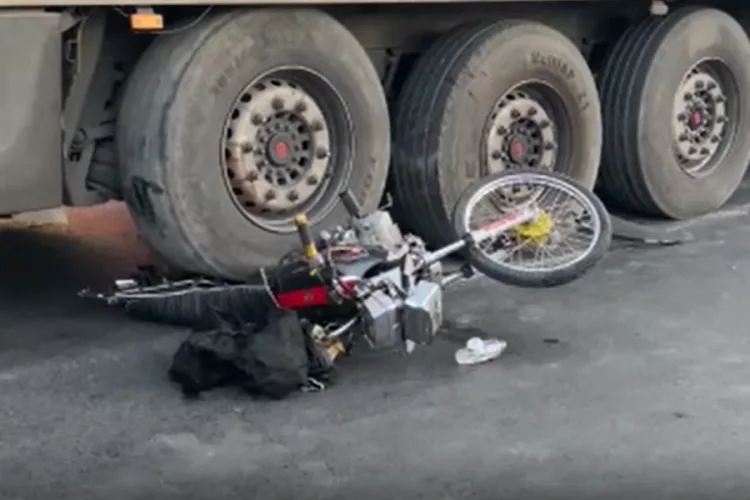 Tır Motosiklete Çarptı: 1 Ölü, 1 Yaralı!