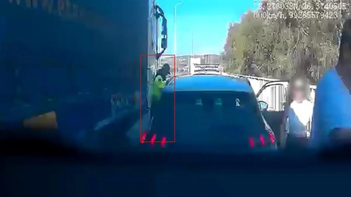 Tırın Jandarma Personeline Çarpma Anı!