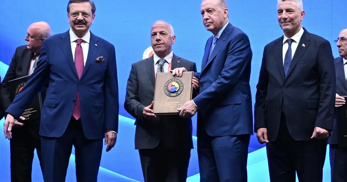 TOBB, Akyürek’e Hizmet Ödülü Verdi!