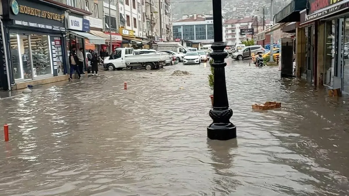 Tokat’ta Sağanak Yağış Hayatı Olumsuz Etkiledi!