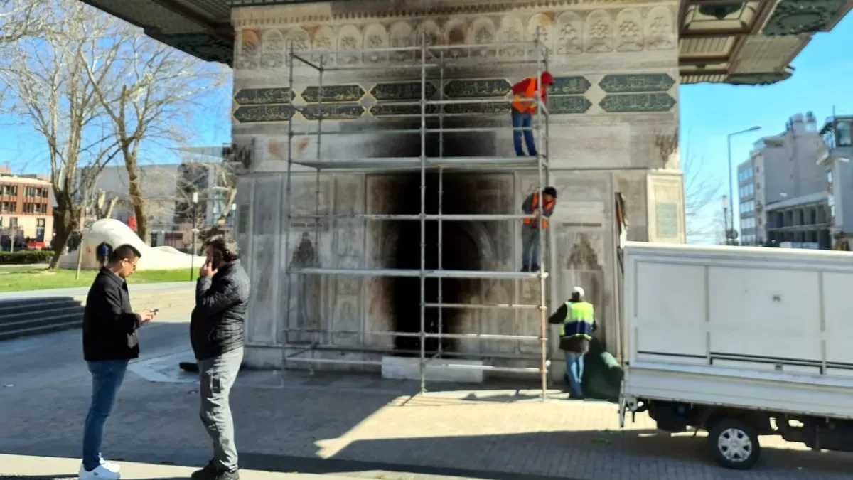 Tophane Çeşmesi’ne Ateşle Zarar Verildi!