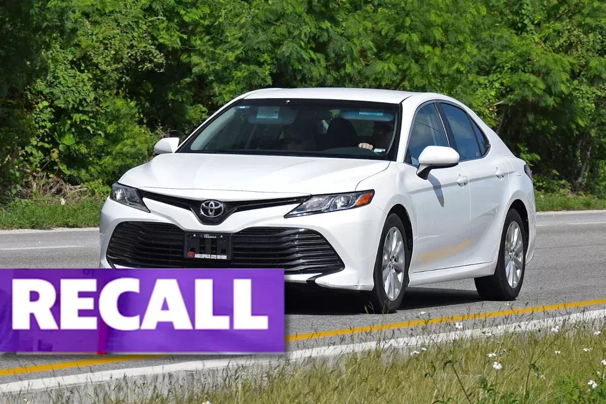 Toyota Camry Geri Çağrıldı: Yazılım Hatası 16 Bin Aracı Kapsıyor