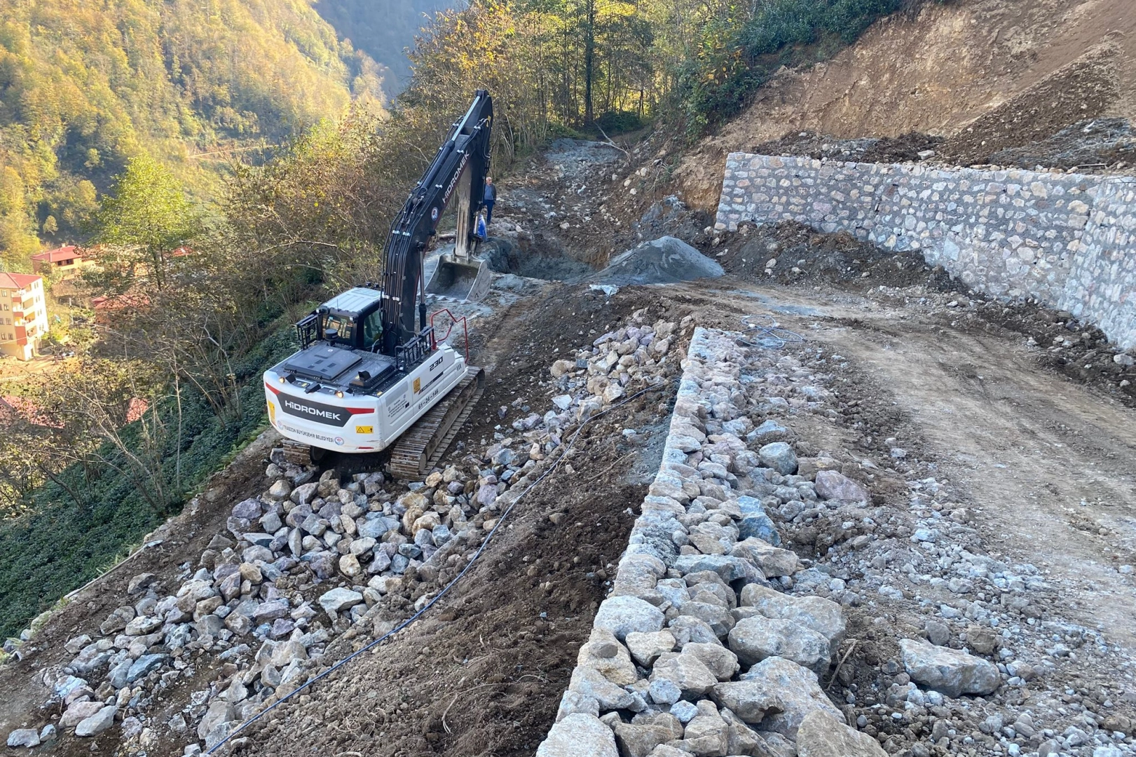 Trabzon’da 18 İlçede Taş Duvar Çalışmaları Devam Ediyor