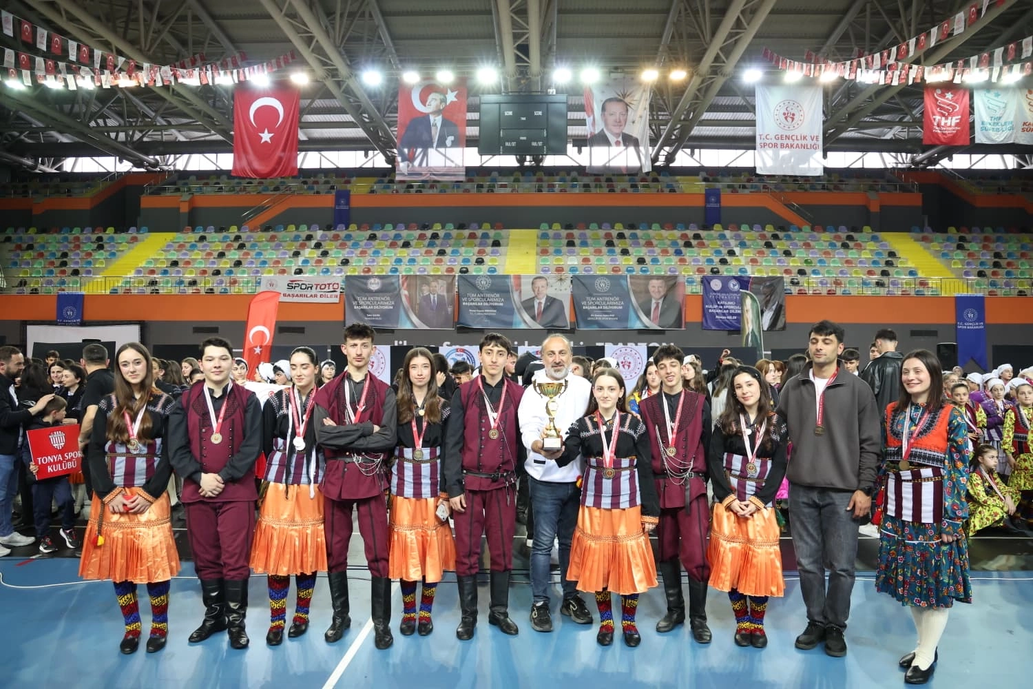 Trabzon’da Halk Oyunlarında Çifte Şampiyonluk!