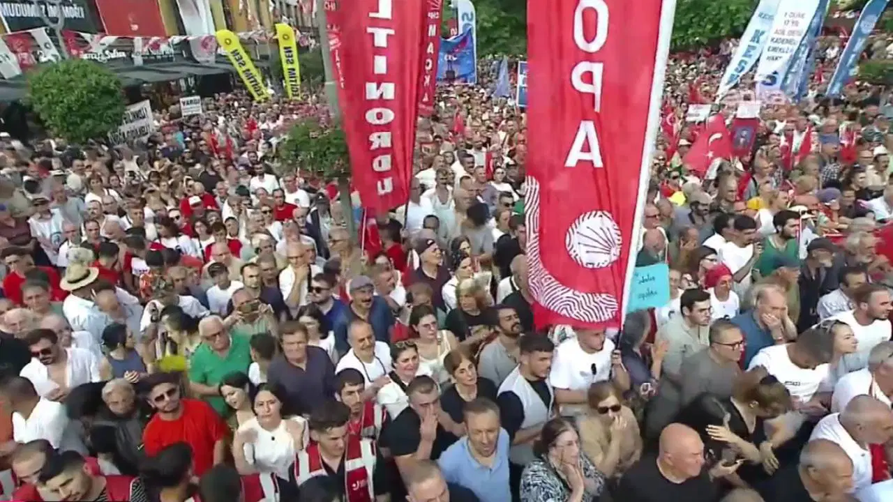 Trabzon’da ‘Millet İradesi’ Mitingi Coşkuyla Yapıldı