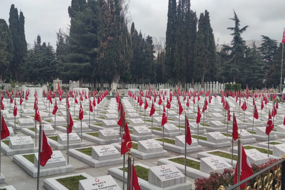 Trabzon Mezarlıkları Bayrama Hazırlandı!