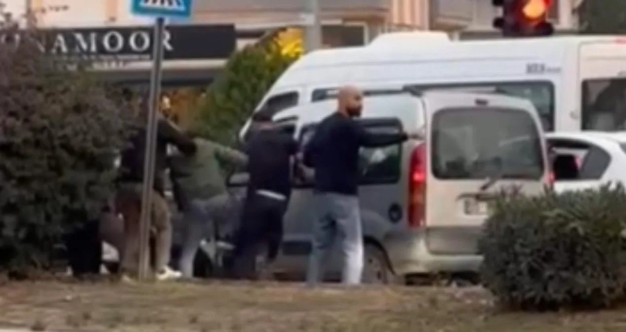 Trafik Işıklarında Darbe: 5 Kişi Gözaltında!
