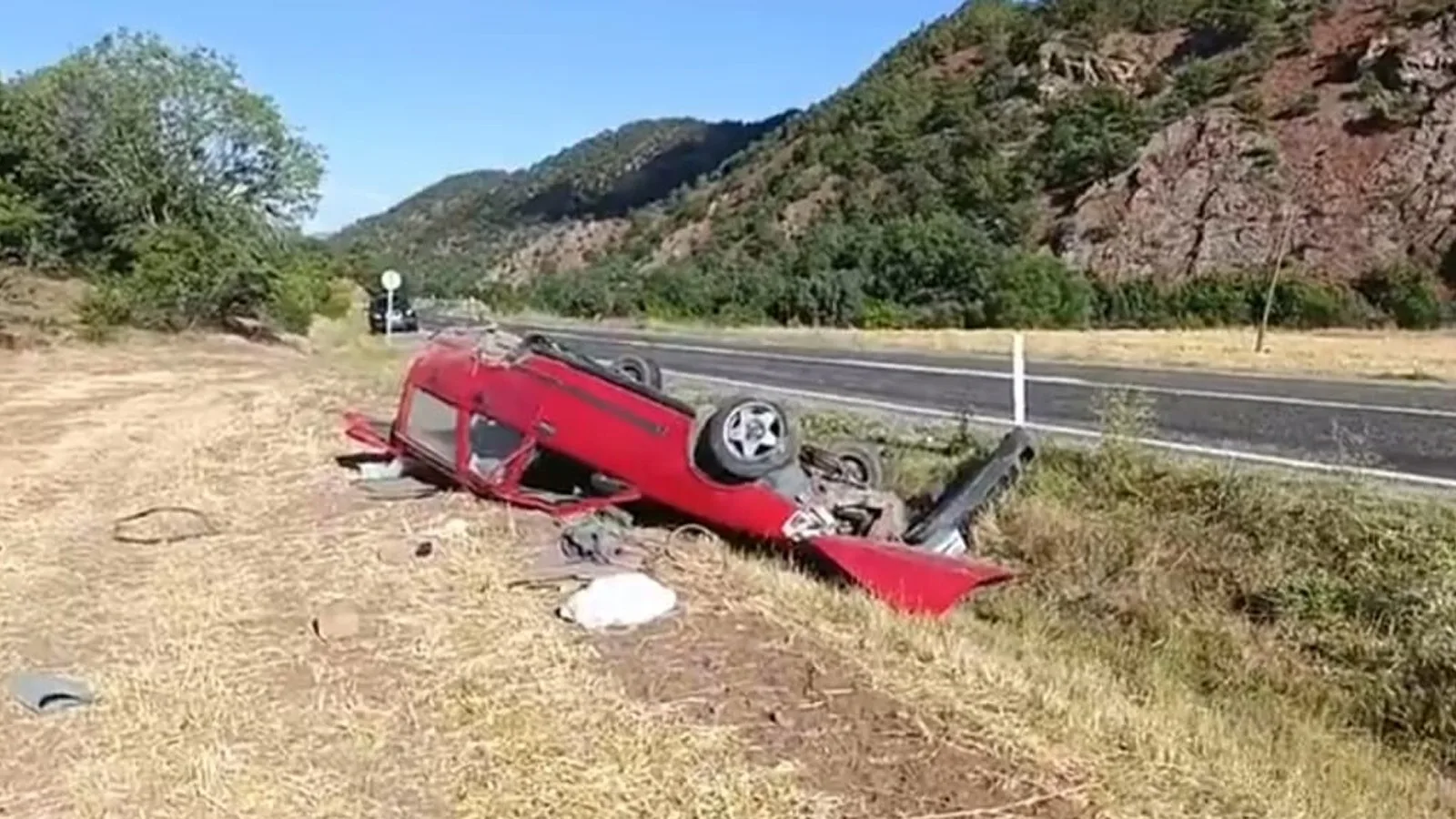 Trafik Kazasında Hurdaya Dönmüş Araçtan Mucize Çıkış!