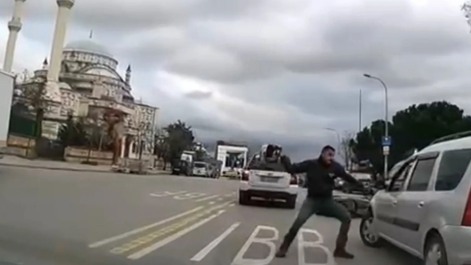 Trafikte Kaza Çıkan Kavga Kamerada!