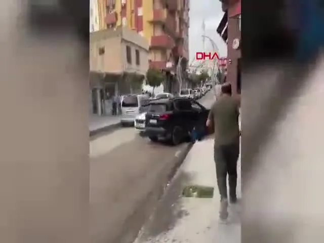 Trafikte tartıştığı kişinin üzerinden geçti! O anlar kamerada...