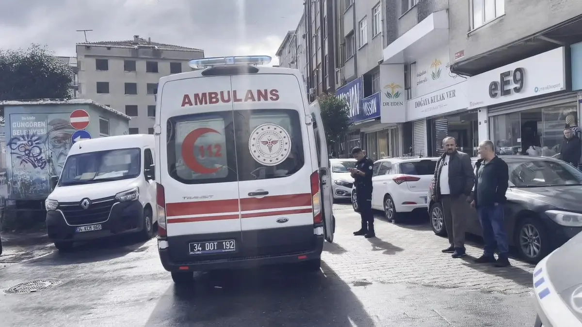 Tramvay ve minibüs çarpıştı: 4 yaralı... O anlar kamerada 4