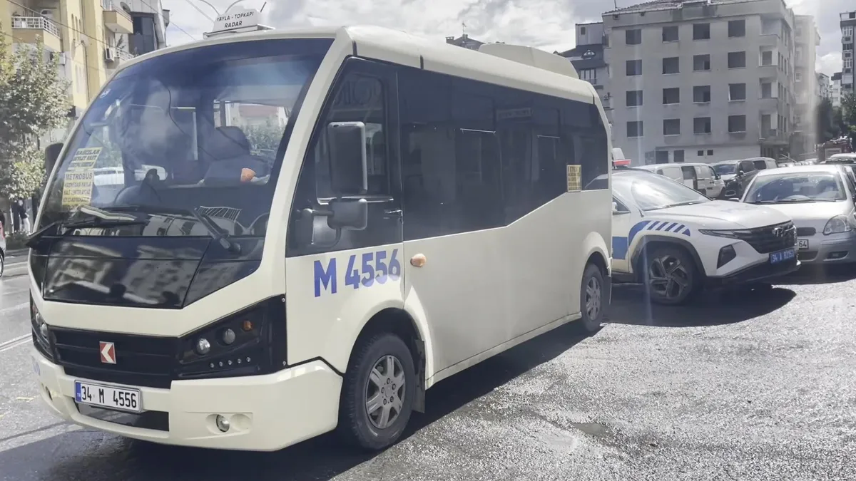 Tramvay-Minibüs Çarpıştı: Yaralılar Var!