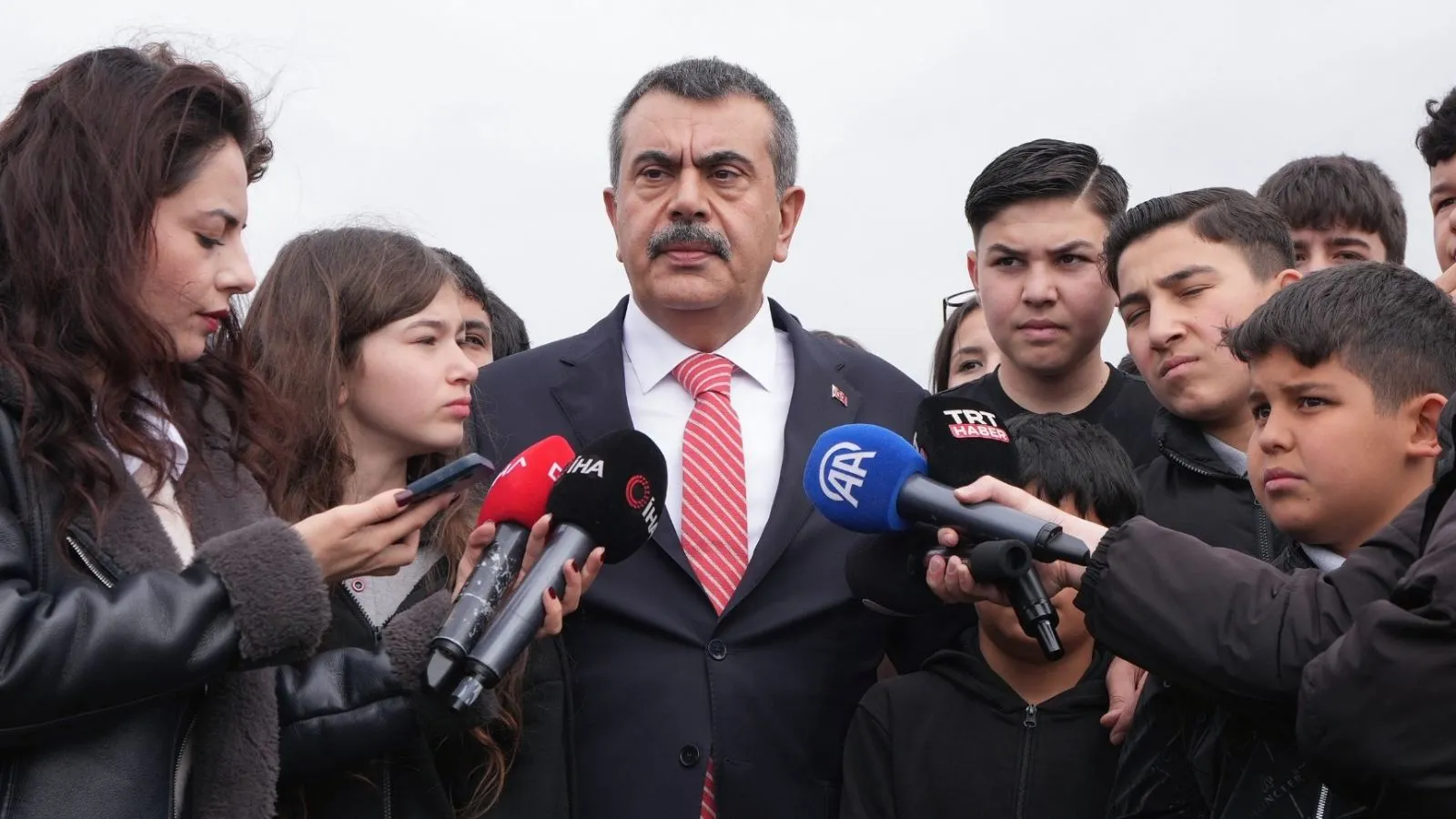 Trans Öğretmen Zoe Lila’ya Ayrımcılık İddiası