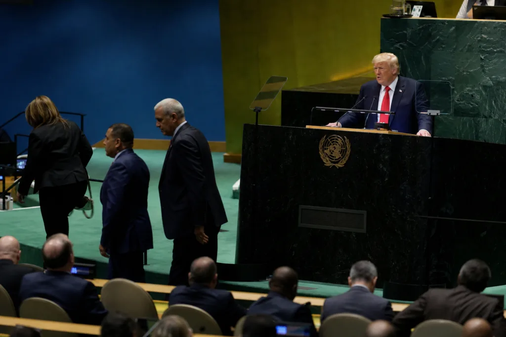 Trump’ın Küba Açıklamaları Salonu Terk Ettirdi