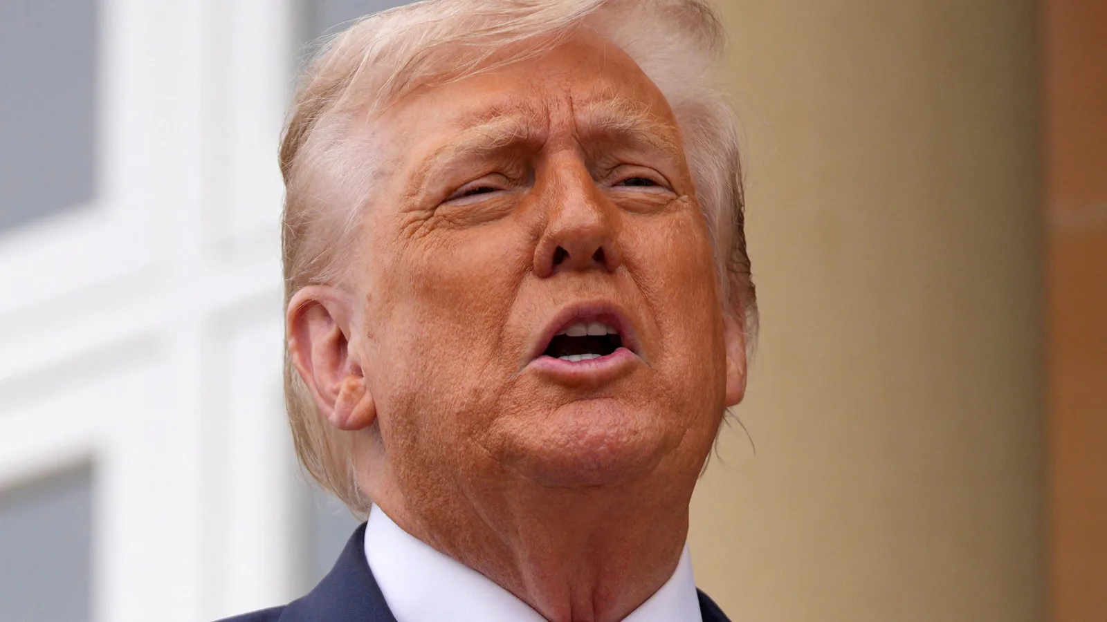 Trump’tan Fed’e Sert Eleştiri: Faizler Düşmeli!