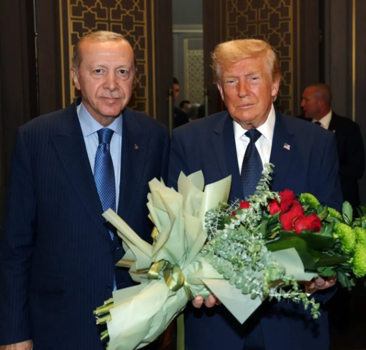 Trump Ankara da! Askerleri Türkçe selamladı: