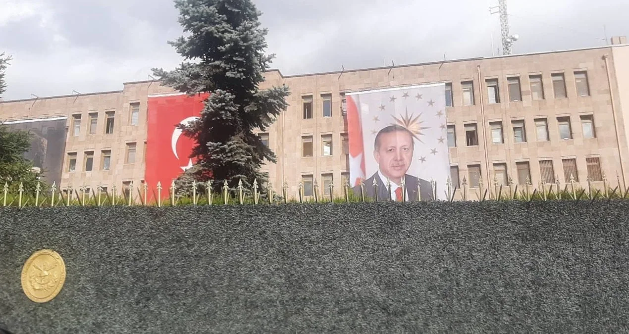 TSK’dan Tarihi Adım: Erdoğan Posterleri Asıldı