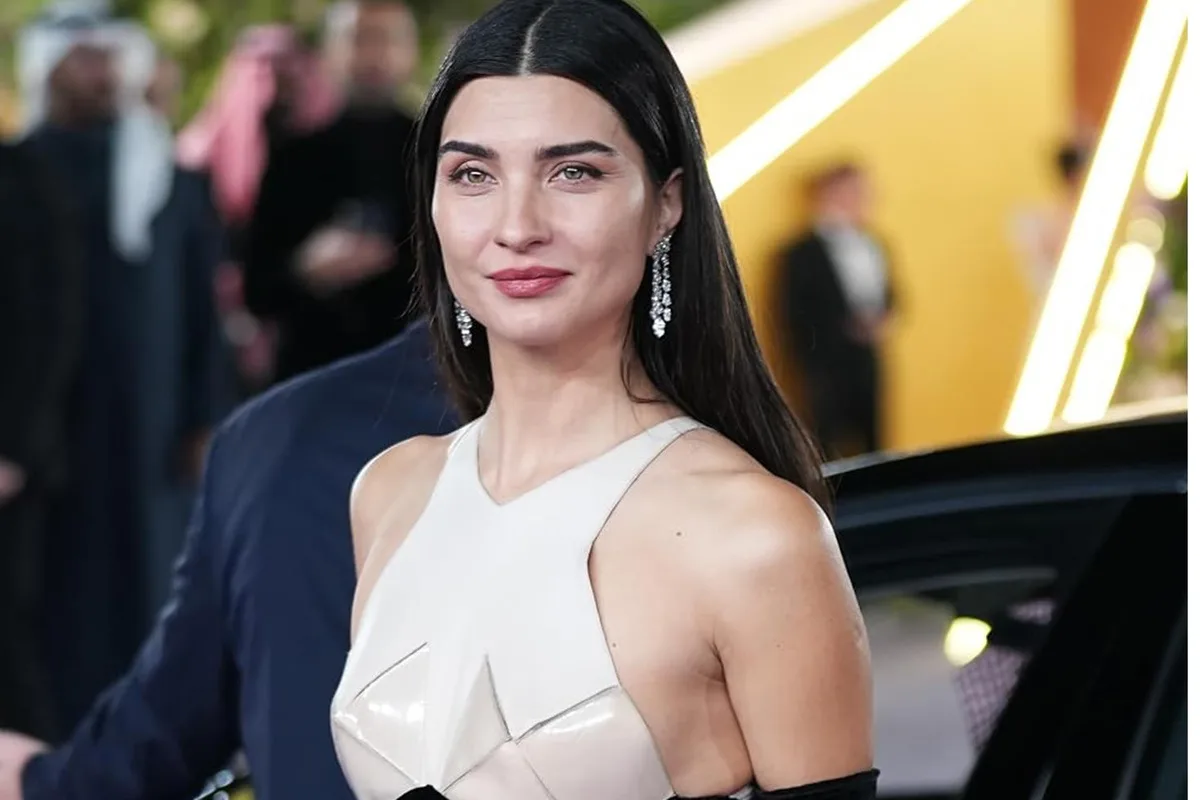 Tuba Büyüküstün Marrakech Film Festivali’nde dikkat çeken pozlar paylaştı