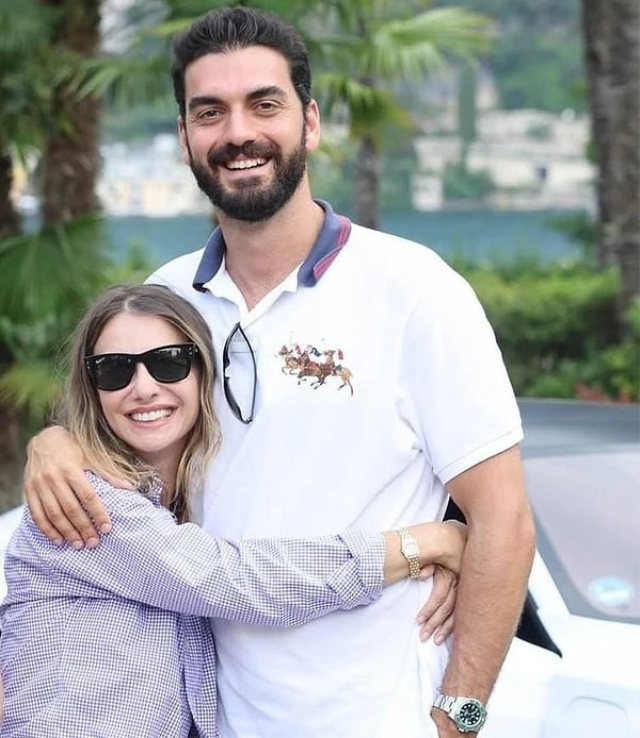 Tuba Ünsal, Genç Sevgilisi ve Türkiye’yi Terk Ederek Paris’e Yerleşti