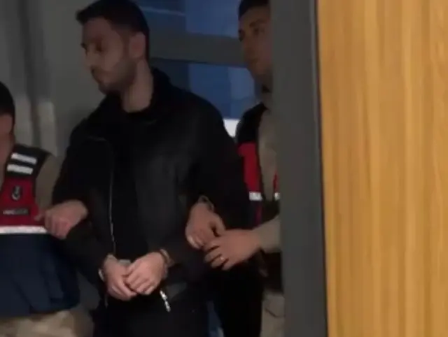 Fotoğrafların her biri  pes  dedirtti: Eski valinin oğlu kendiyle çelişti 7