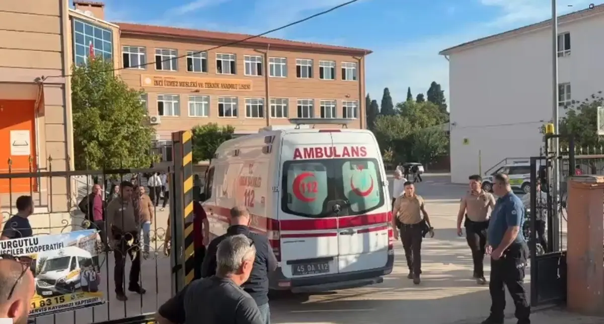 SON DAKİKA | Manisa Turgutlu da okula silahlı saldırı! Yaralı öğrenciler var 2